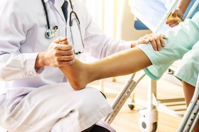 Orthopedic doctor Seoni